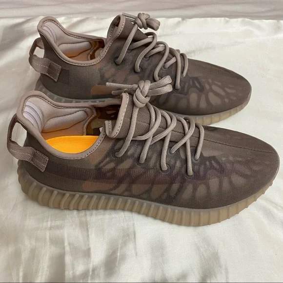 Yeezy Boost 350 V2 Mono Mist - Picture 4 of 9